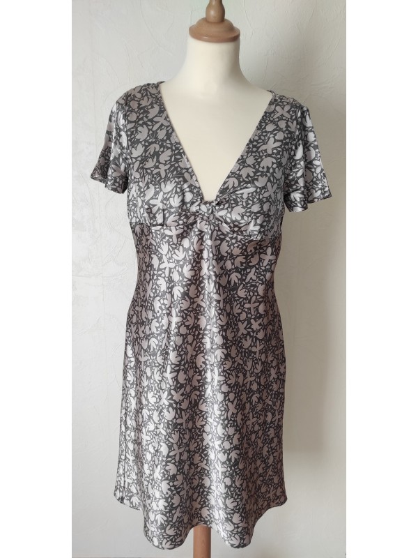 Robe au toucher satin grise...