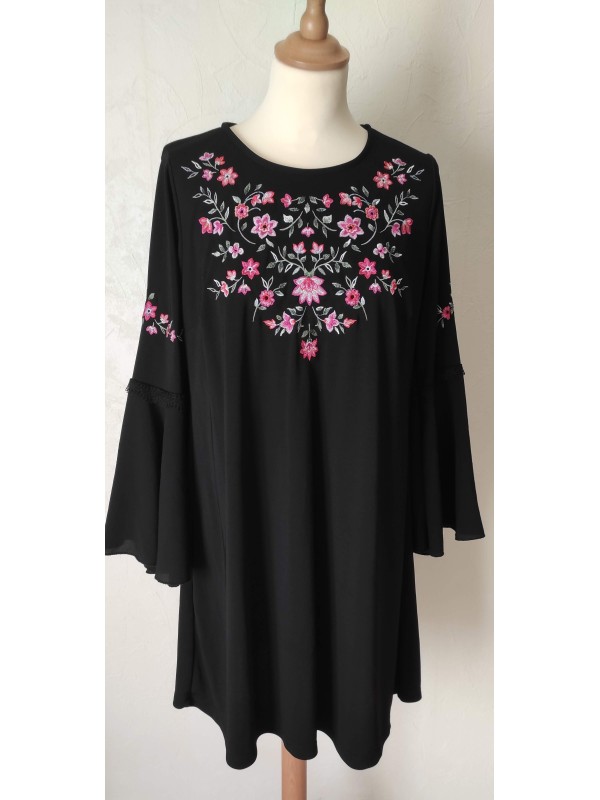 VERY - Robe noire et broderies