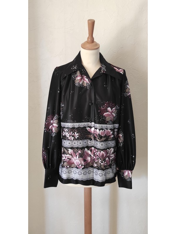 Chemise satinée et col...