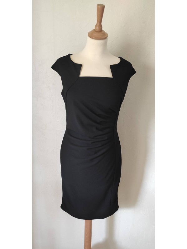 Robe froncée et décolleté...